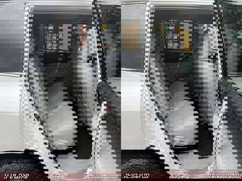 Used 2012 Toyota Highlander SE w/ Tow Pkg image 31