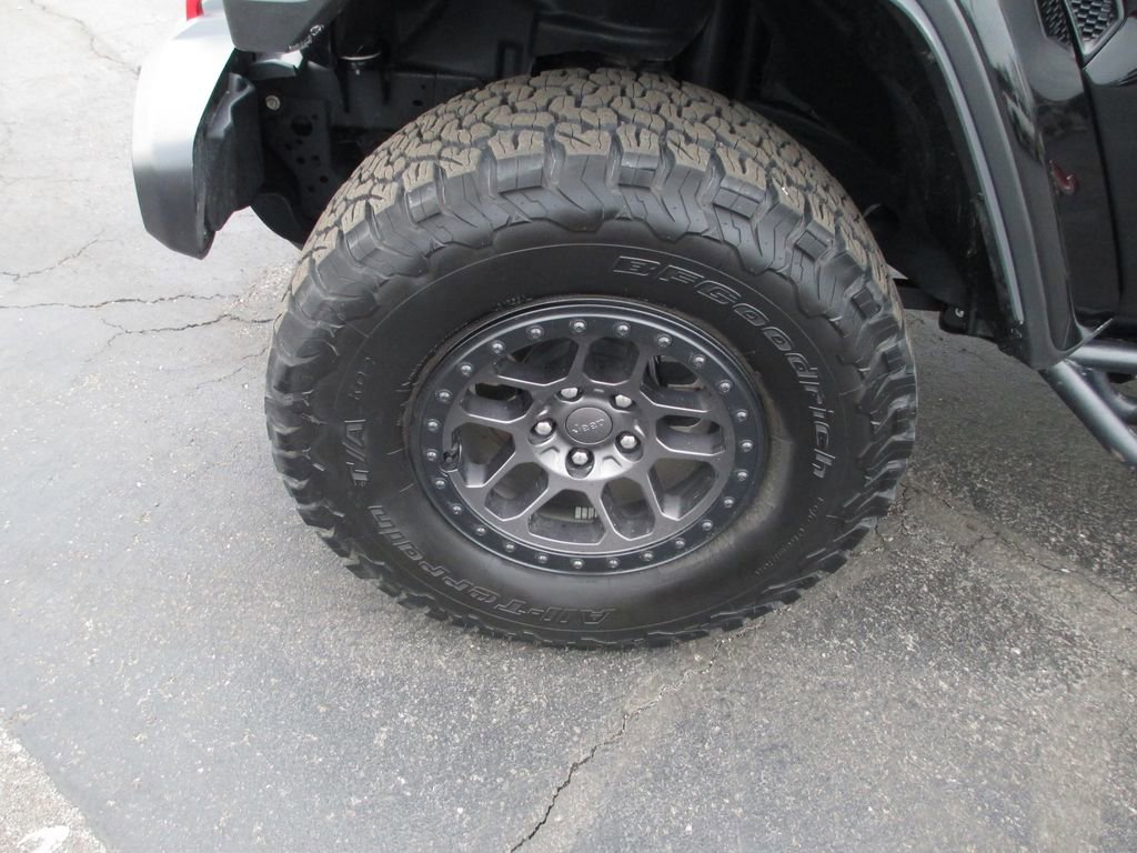 Used 2021 Jeep Wrangler Unlimited Rubicon w/ Xtreme Recon 35" Tire Package image 14