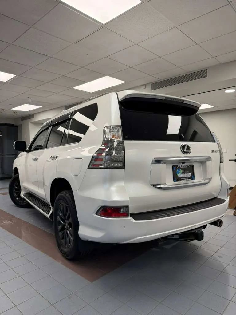 Used 2023 Lexus GX 460 Premium w/ Premium Package image 4