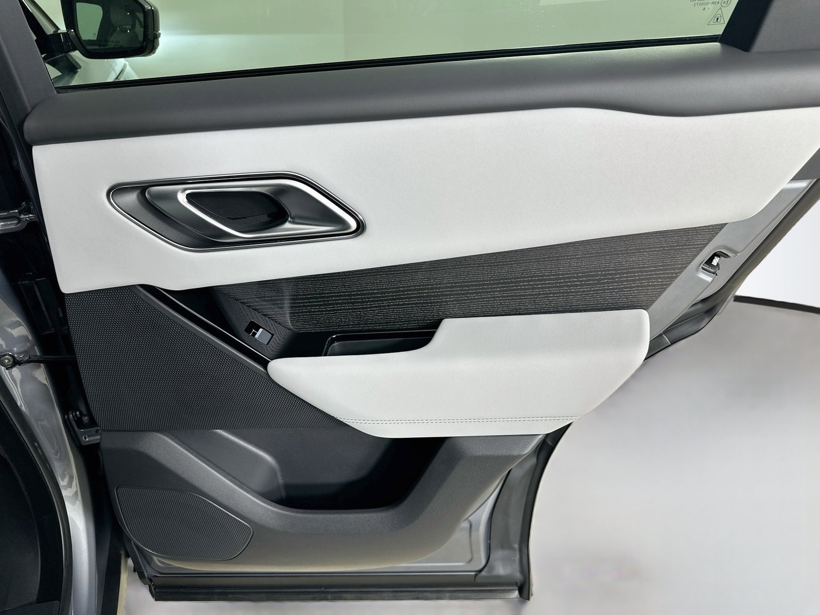 New 2026 Land Rover Range Rover Velar Belgravia AWD/4WD image 43