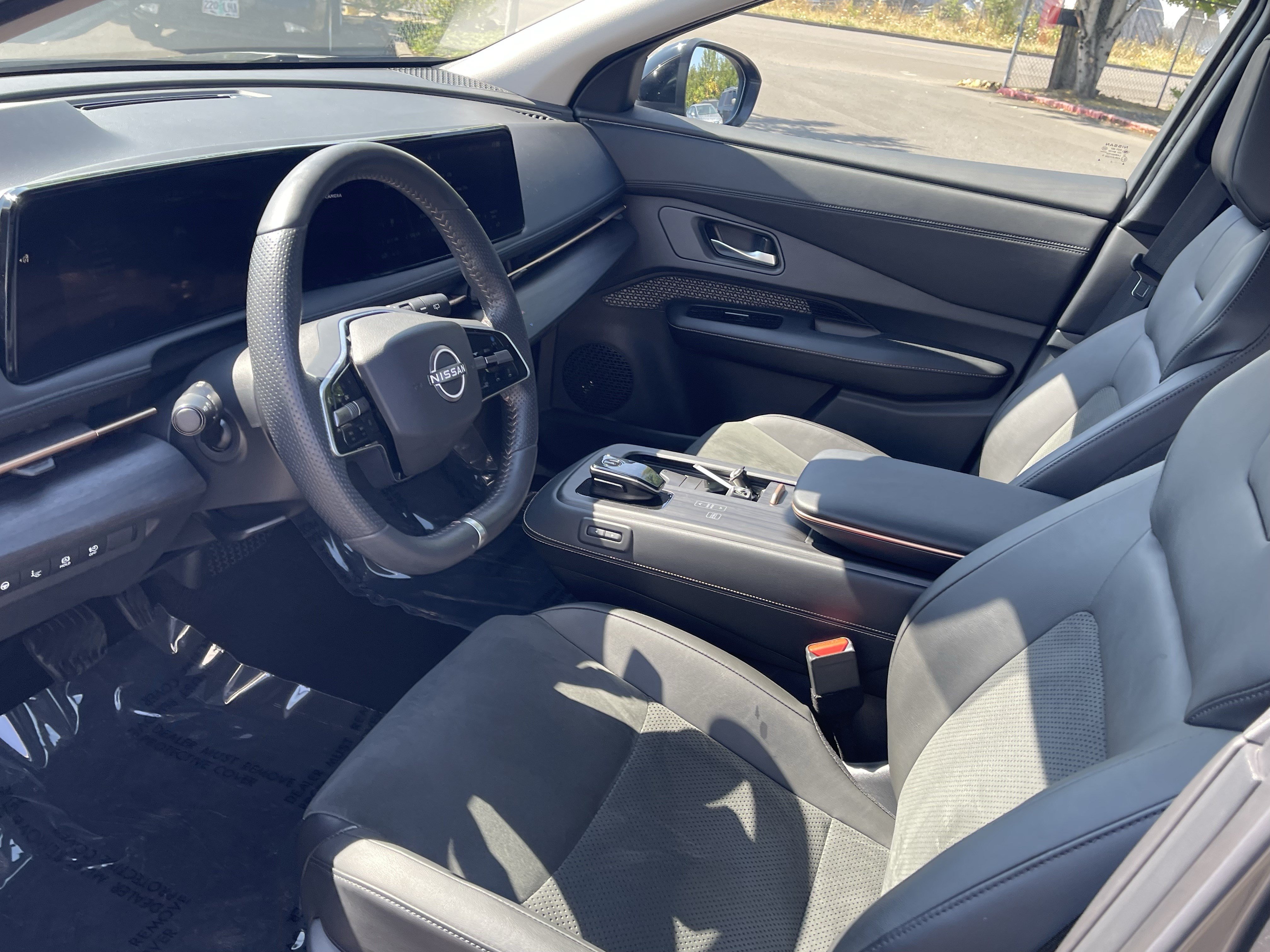Used 2024 Nissan Ariya AWD image 10