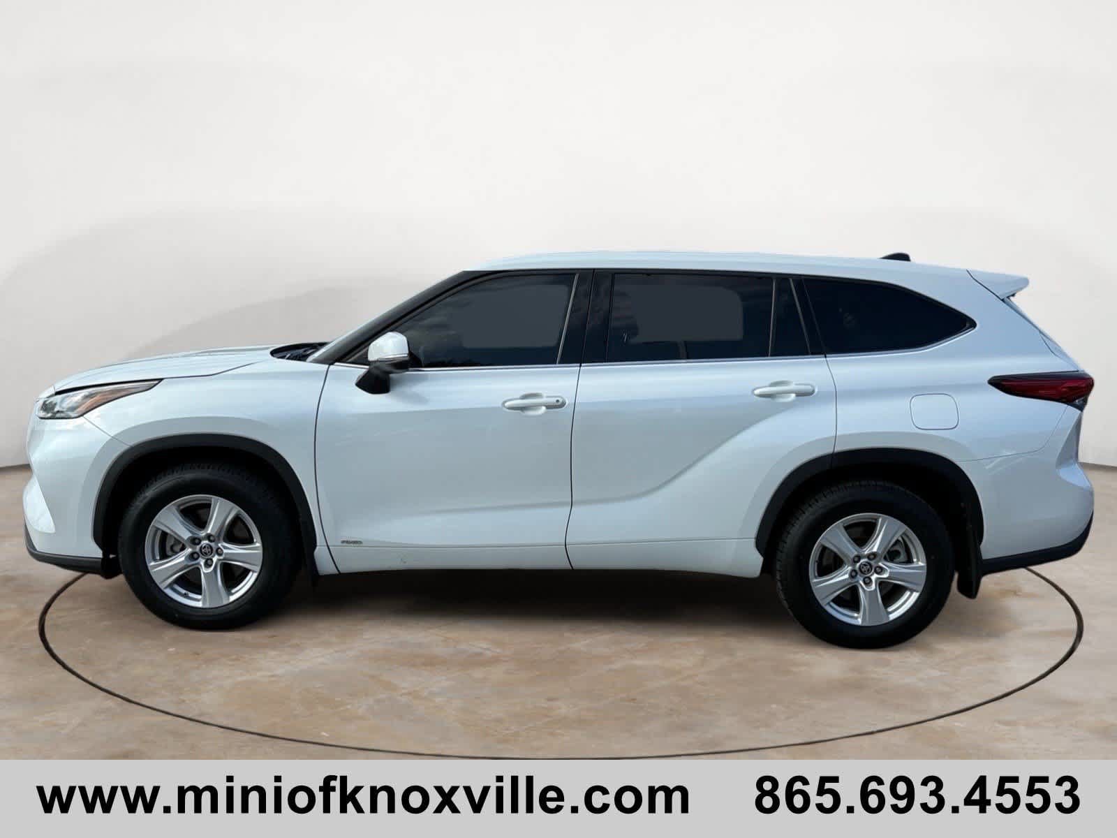 Used 2022 Toyota Highlander LE AWD/4WD image 6