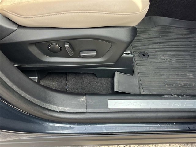 Used 2023 Ford Explorer Limited w/ Limited Technology Package image 26