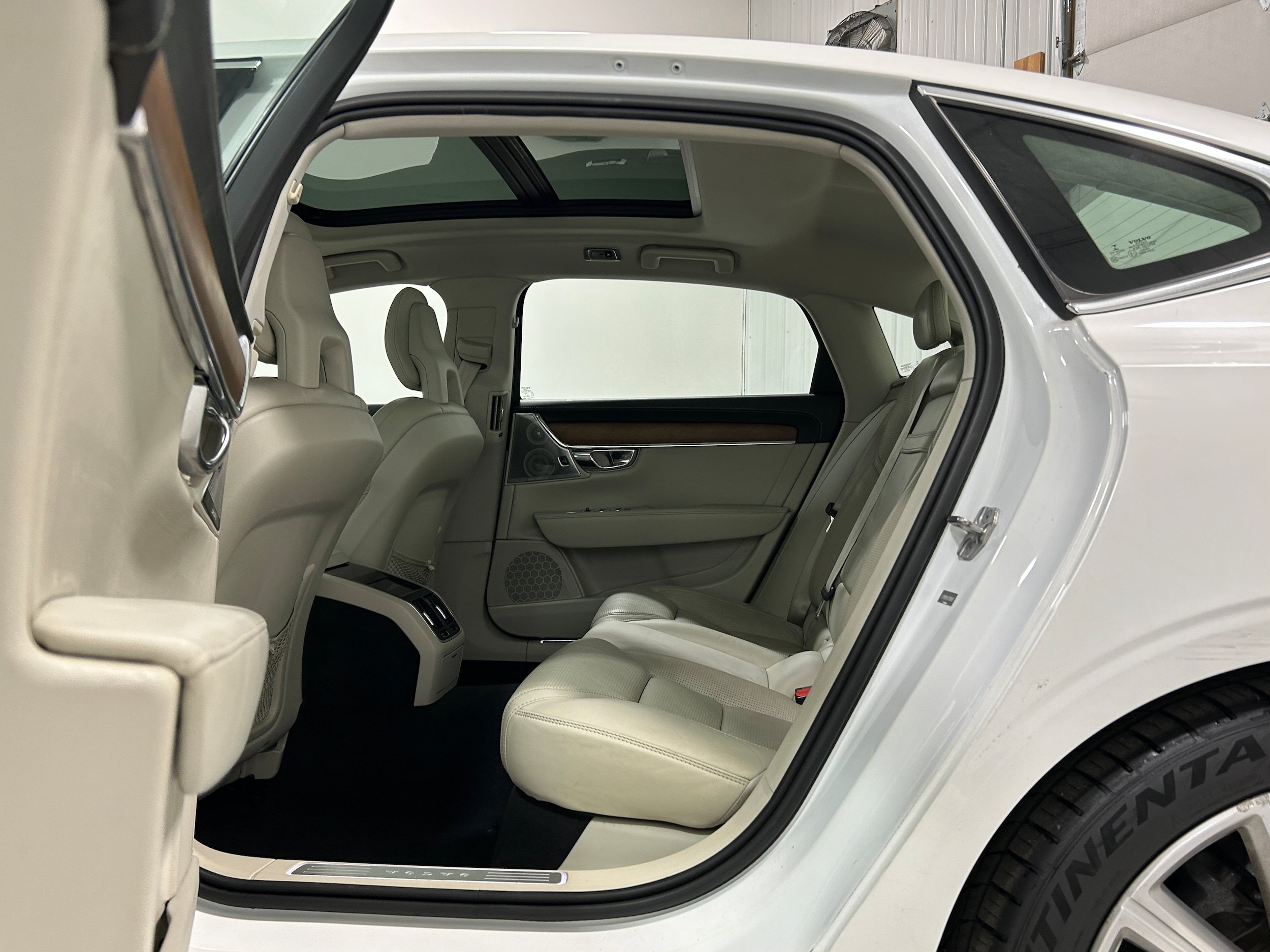 Used 2018 Volvo S90 T6 Inscription w/ Protection Package AWD/4WD image 29