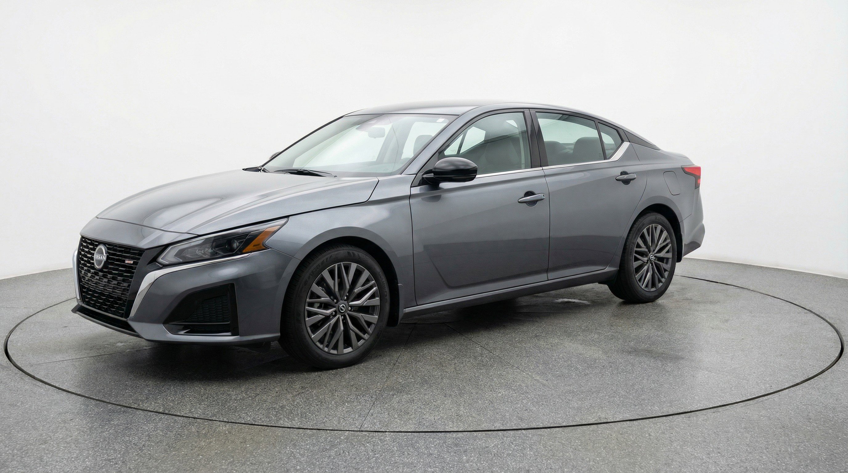 Used 2025 Nissan Altima 2.5 SV image 3