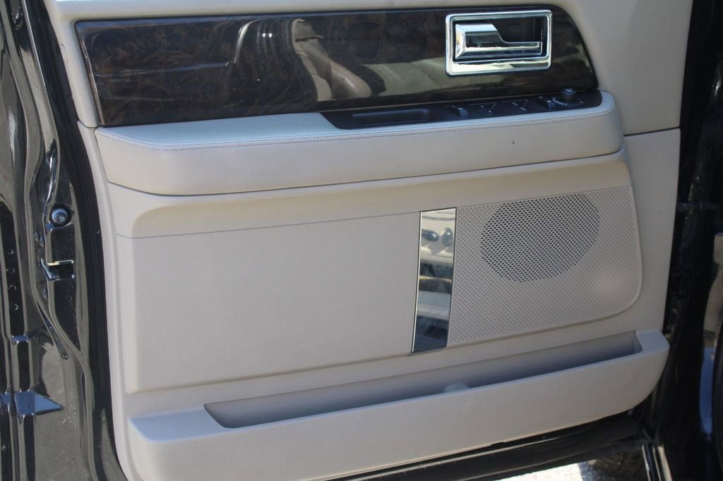 Used 2015 Lincoln Navigator 2WD image 23