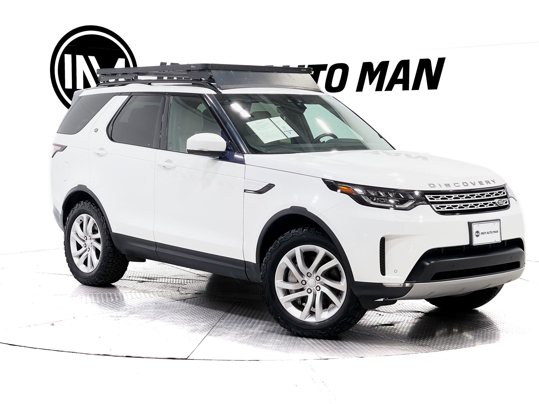 Used 2018 Land Rover Discovery HSE image 2