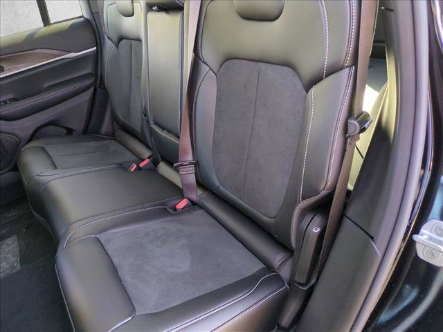 New 2026 Jeep Grand Cherokee Altitude image 12