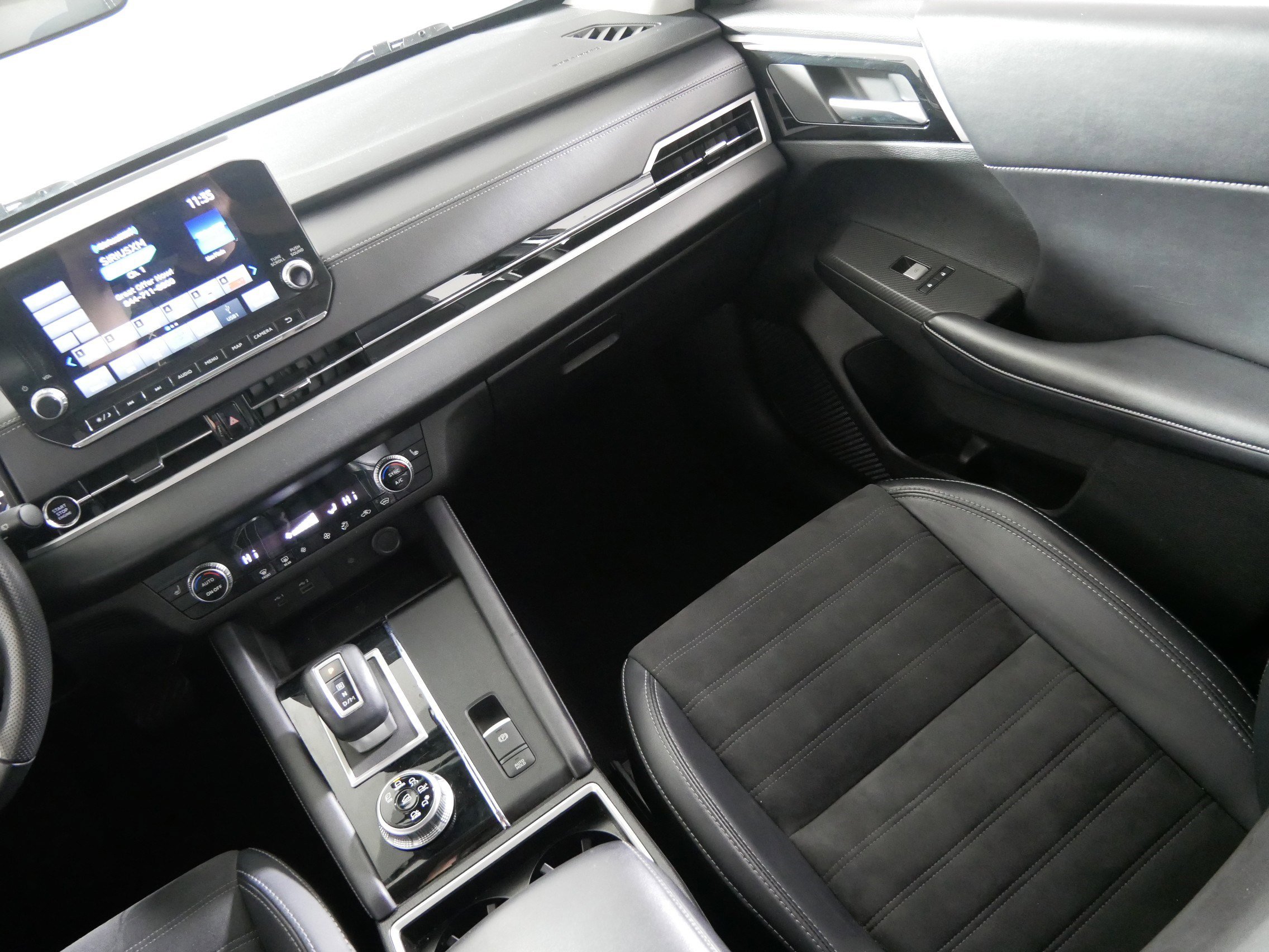 Used 2024 Mitsubishi Outlander SE image 11