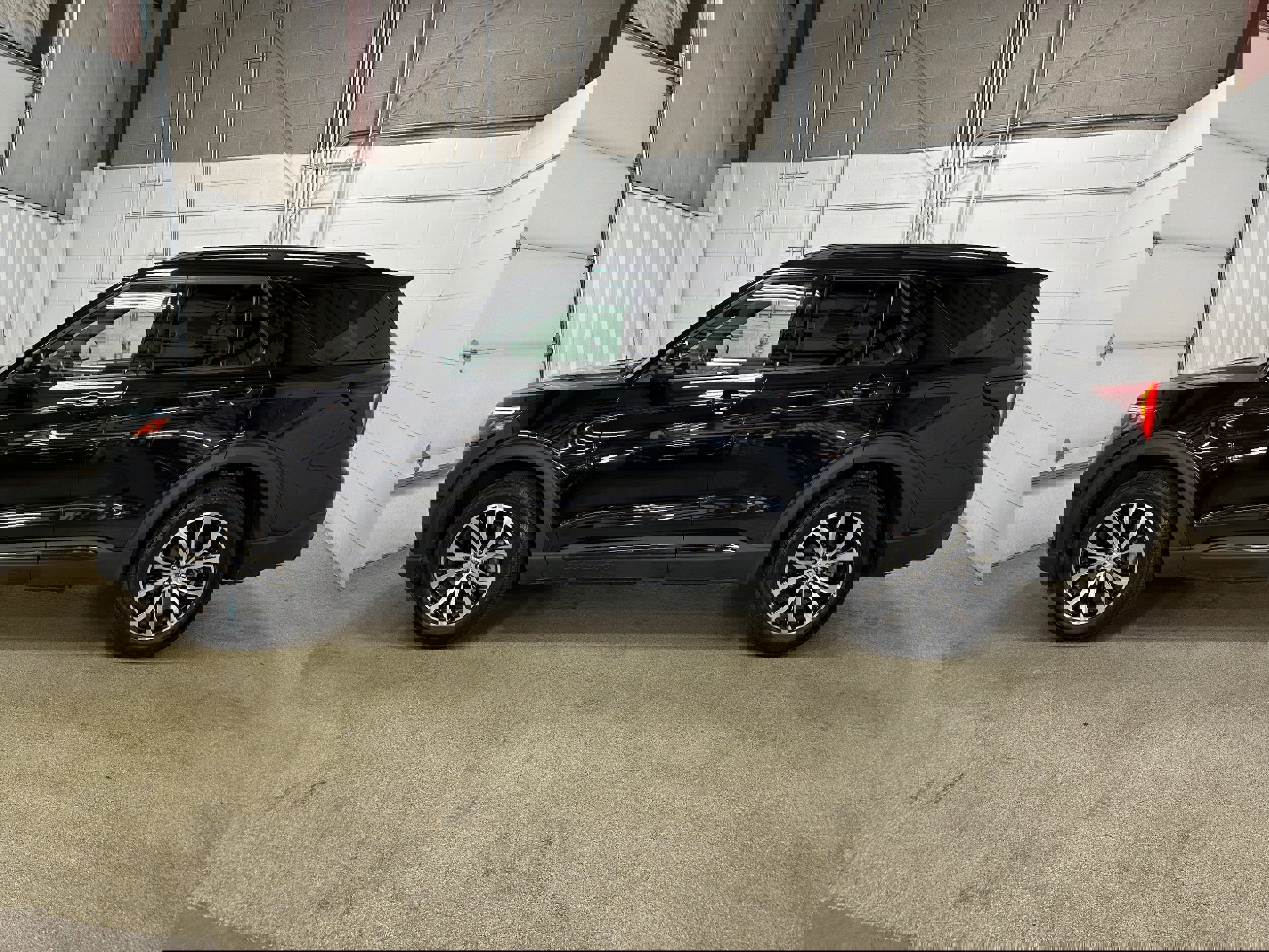 Certified 2025 Ford Explorer ST-Line image 4