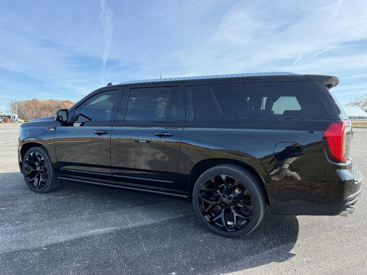 Used 2023 GMC Yukon XL Denali w/ Denali Reserve Package image 7