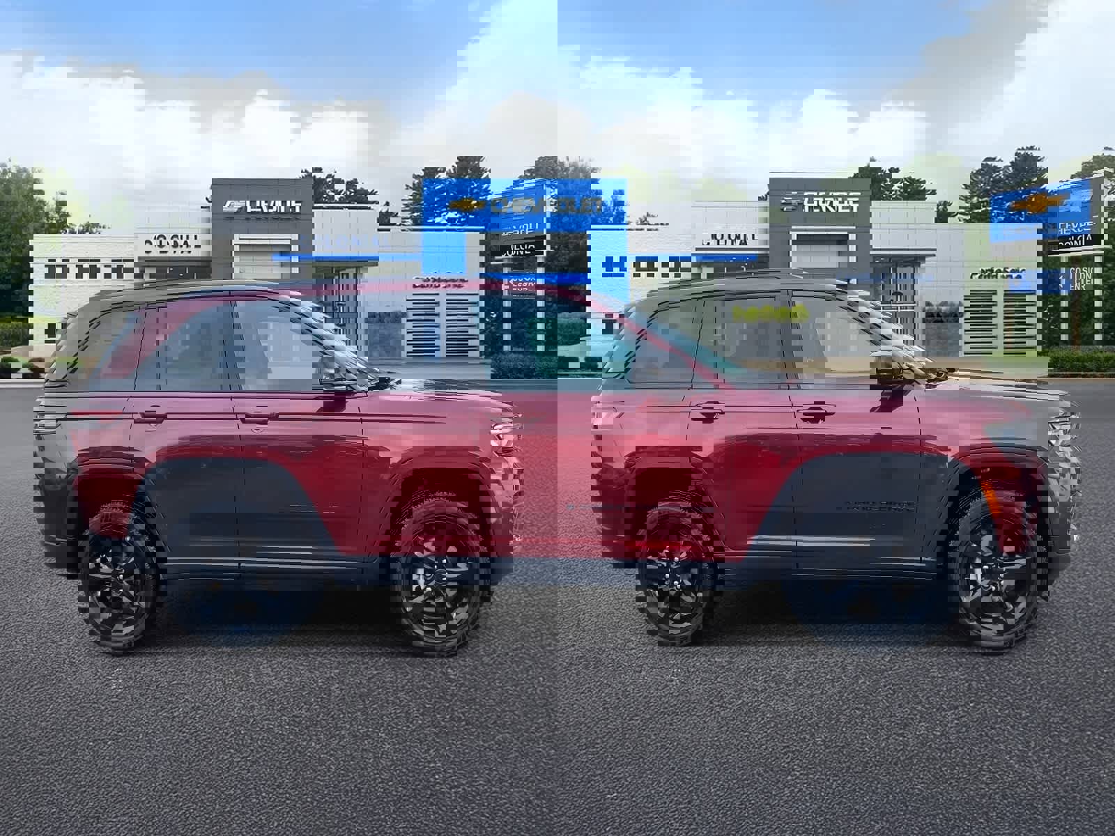 Used 2023 Jeep Grand Cherokee Altitude image 3