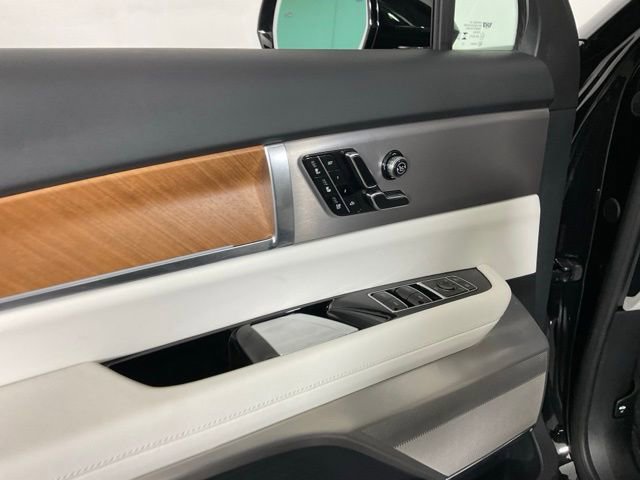 New 2026 Cadillac Vistiq Sport w/ LPO, Floor Liner Package image 25