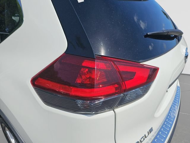 Used 2020 Nissan Rogue SV FWD image 38