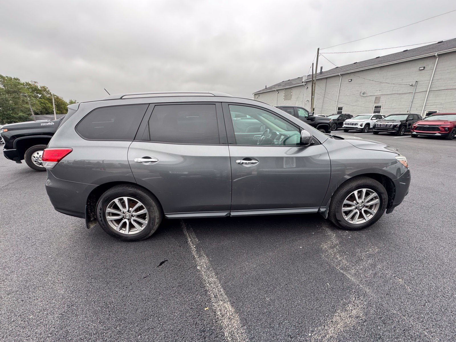 Used 2015 Nissan Pathfinder SV w/ Cargo Package FWD image 7