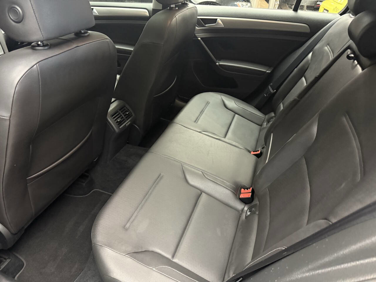 Used 2015 Volkswagen Golf SE image 17