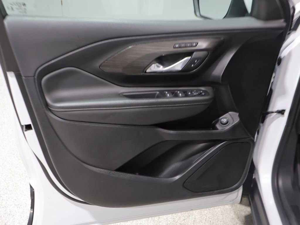 Used 2024 GMC Terrain SLT AWD/4WD image 13