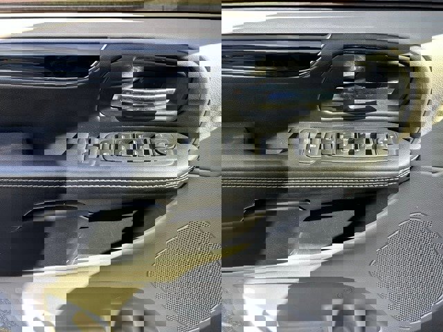 Used 2019 Dodge Grand Caravan SXT image 12