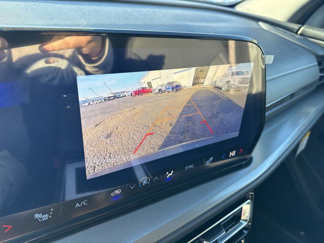 New 2026 Chevrolet Traverse LT w/ Sun and Wheel Package image 24