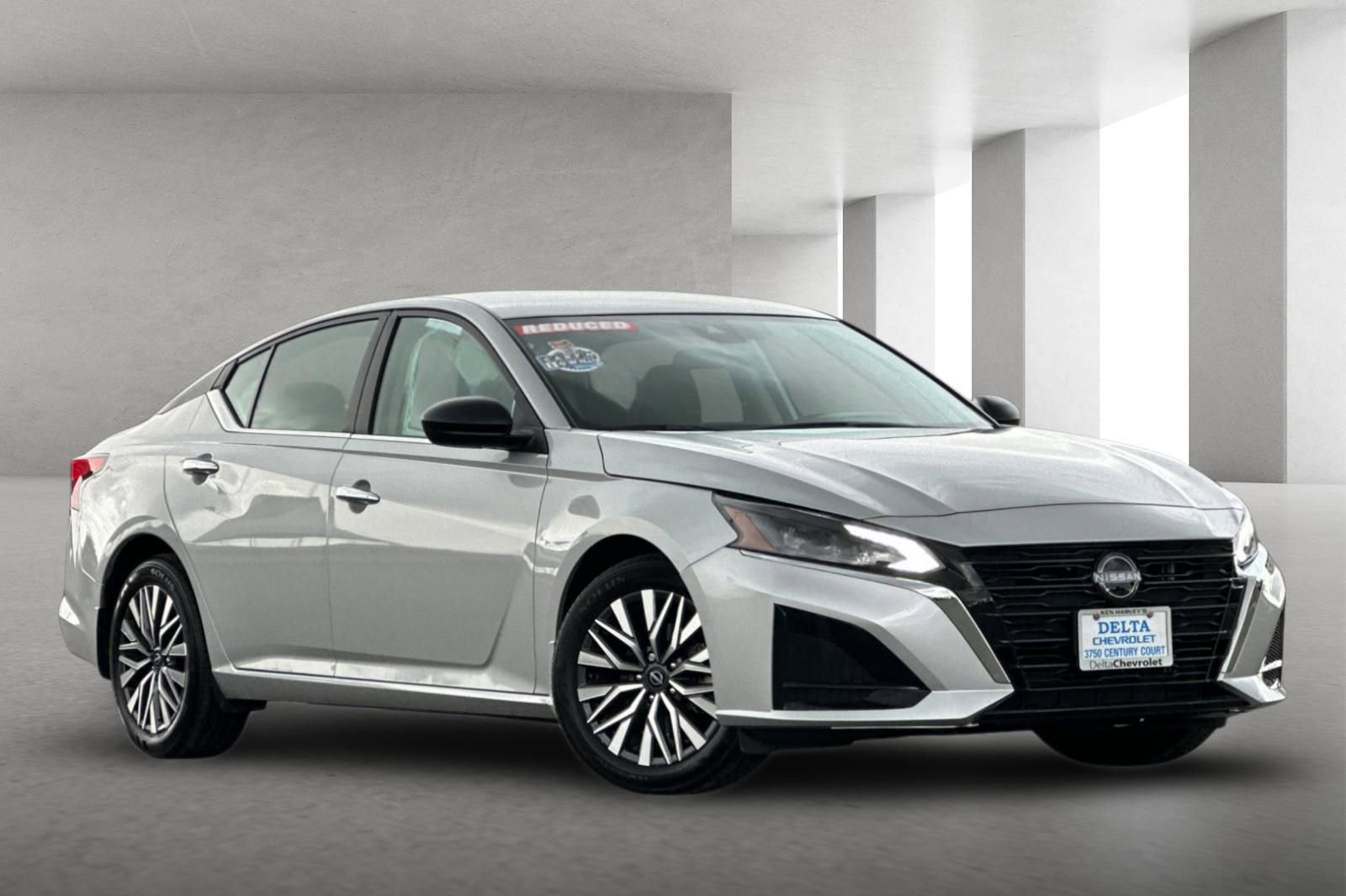 Used 2024 Nissan Altima 2.5 SV image 1