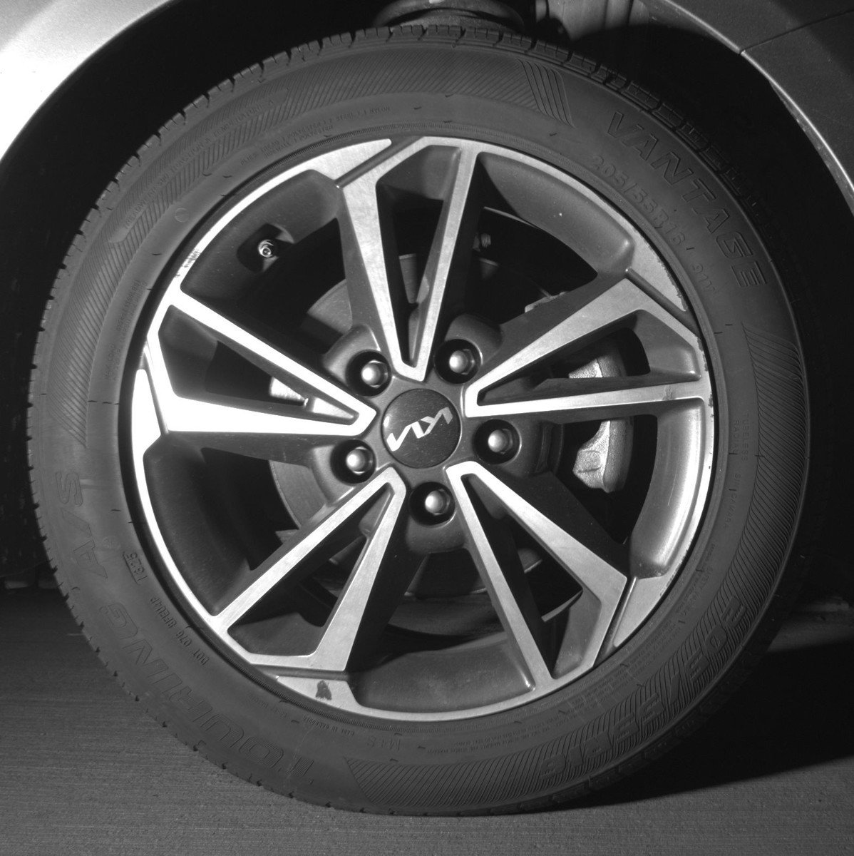 Used 2024 Kia Forte LXS FWD image 13