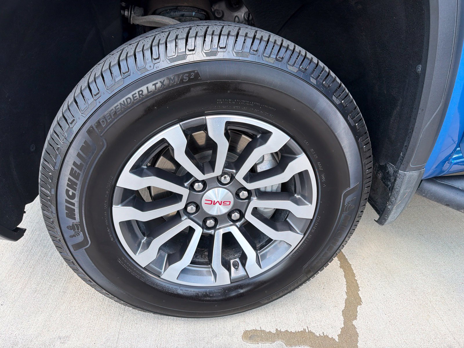 Used 2023 GMC Sierra 1500 AT4 w/ AT4 Premium Package AWD/4WD image 12