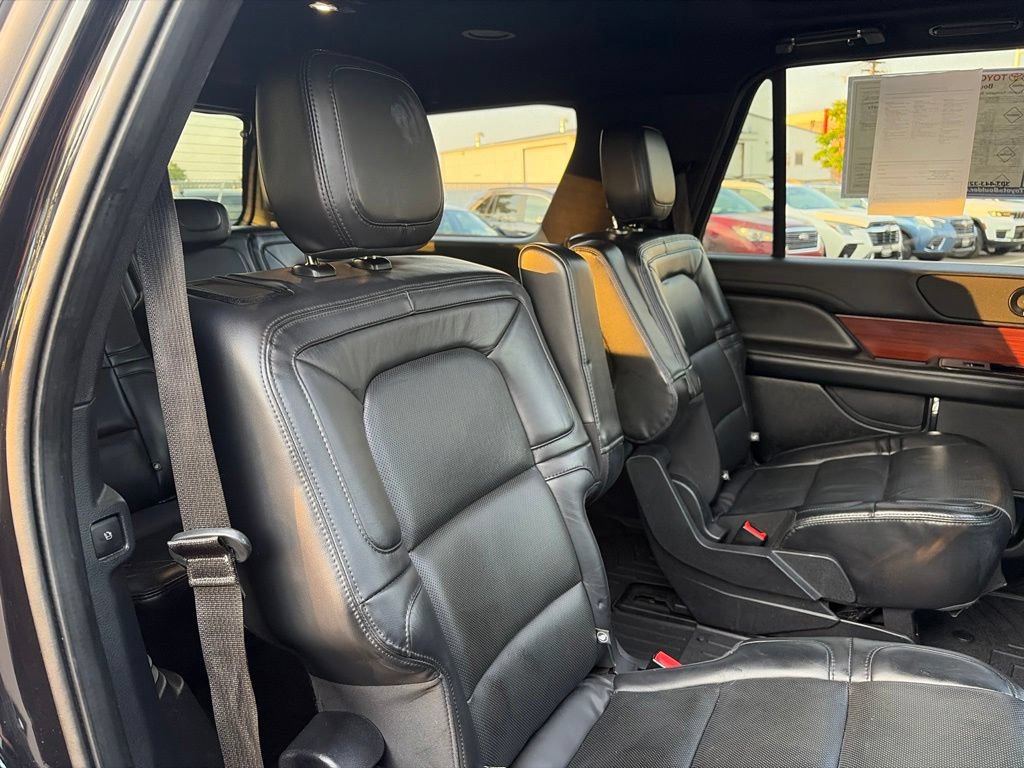 Used 2021 Lincoln Navigator Reserve AWD/4WD image 17