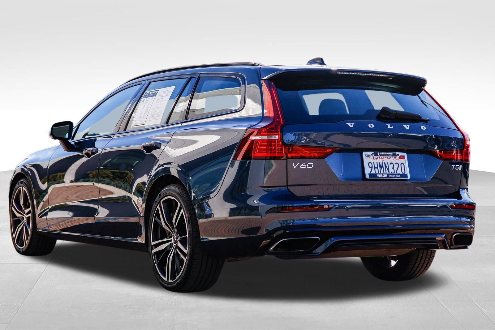 Used 2021 Volvo V60 T6 R-Design w/ Advanced Package image 4