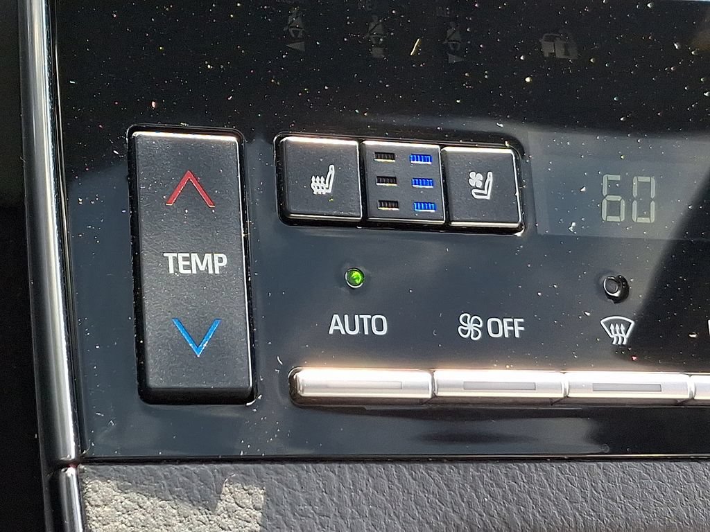 Used 2022 Toyota Avalon Limited w/ Advanced Safety Package FWD image 22