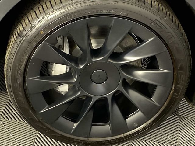 Used 2023 Tesla Model Y Long Range AWD/4WD image 32