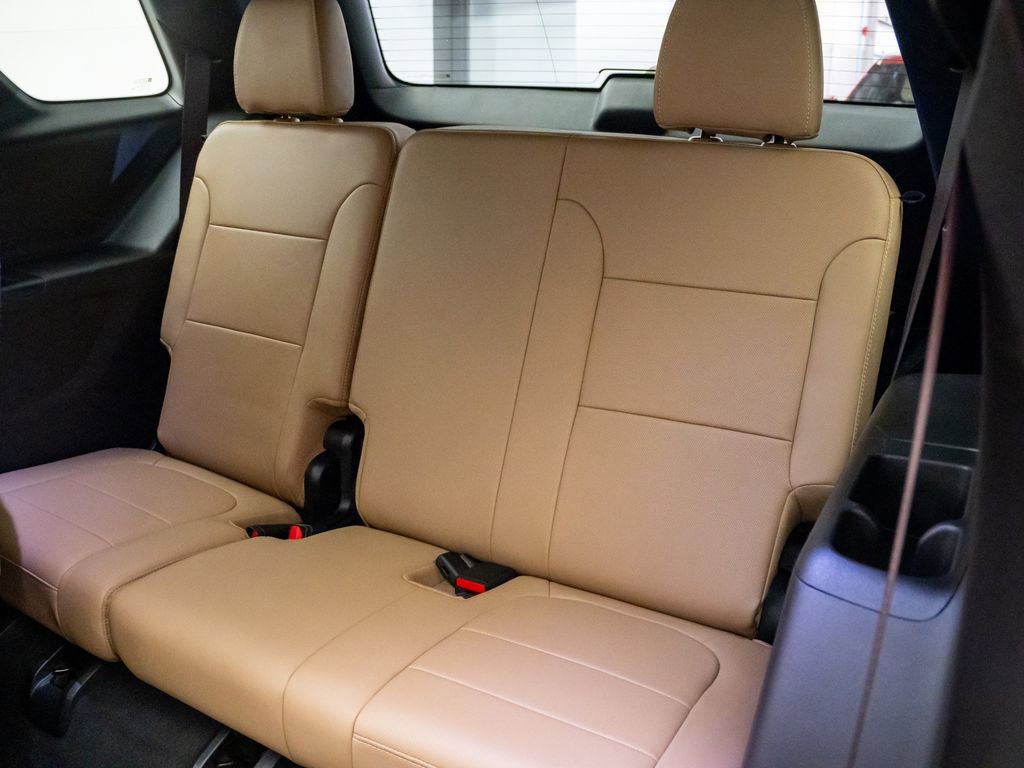 Used 2023 Chevrolet Traverse Premier w/ LPO, Floor Liner Package AWD/4WD image 21