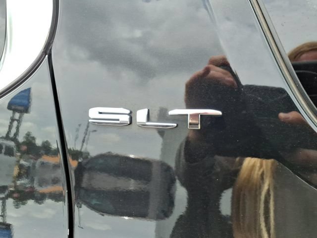 Used 2021 GMC Acadia SLT w/ Technology Package FWD image 19