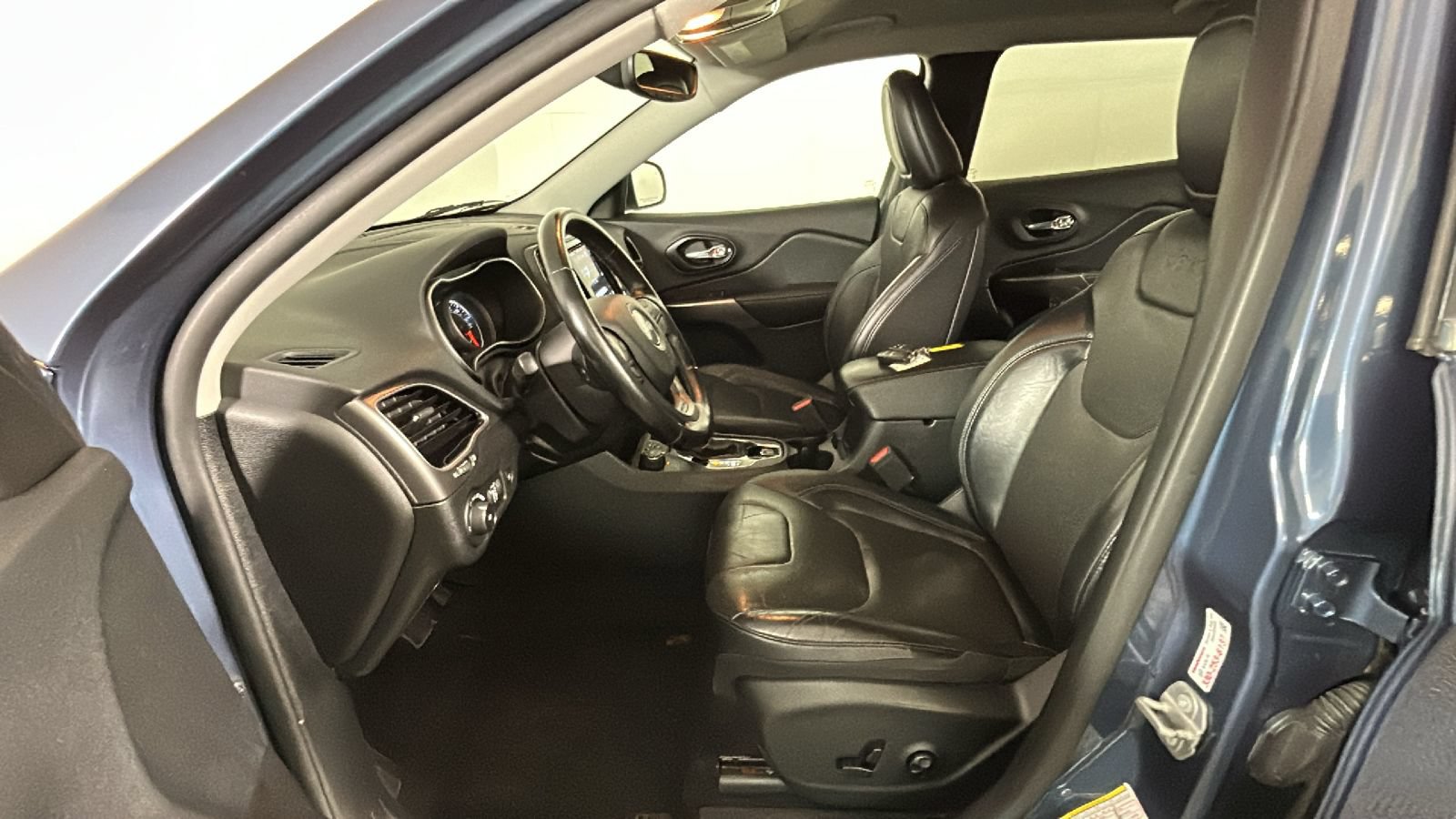 Used 2020 Jeep Cherokee Limited AWD/4WD image 14