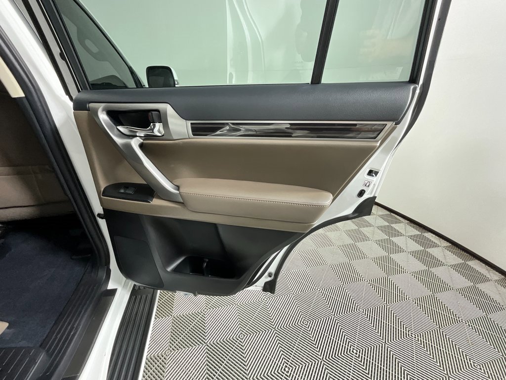 Used 2022 Lexus GX 460 Premium w/ Premium Package image 24