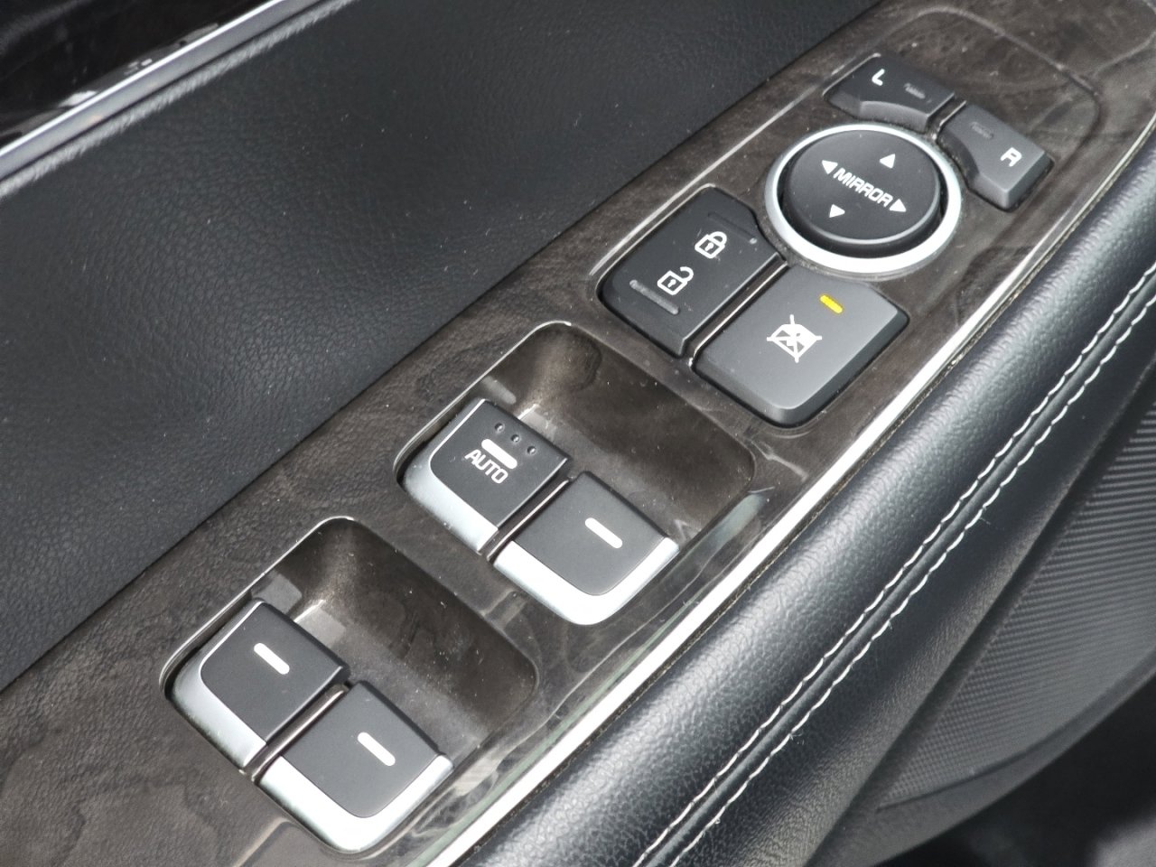 Used 2017 Kia Sorento 2.4L LX w/ LX Convenience Package image 24