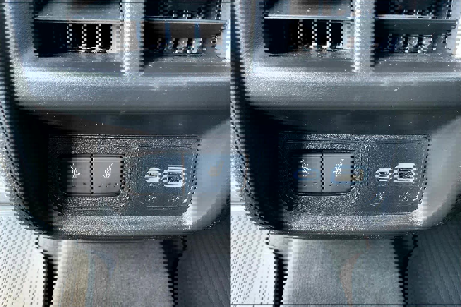 Used 2025 Cadillac XT4 Sport w/ LPO, Onyx Lite Package FWD image 36