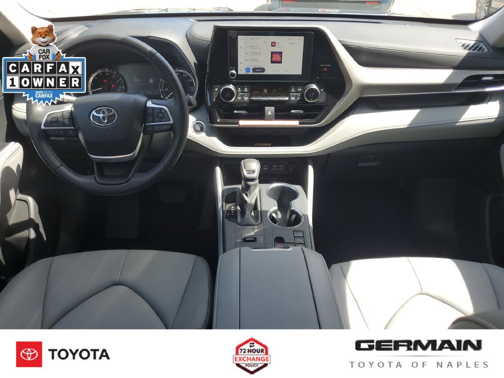 Used 2025 Toyota Highlander XLE FWD image 18