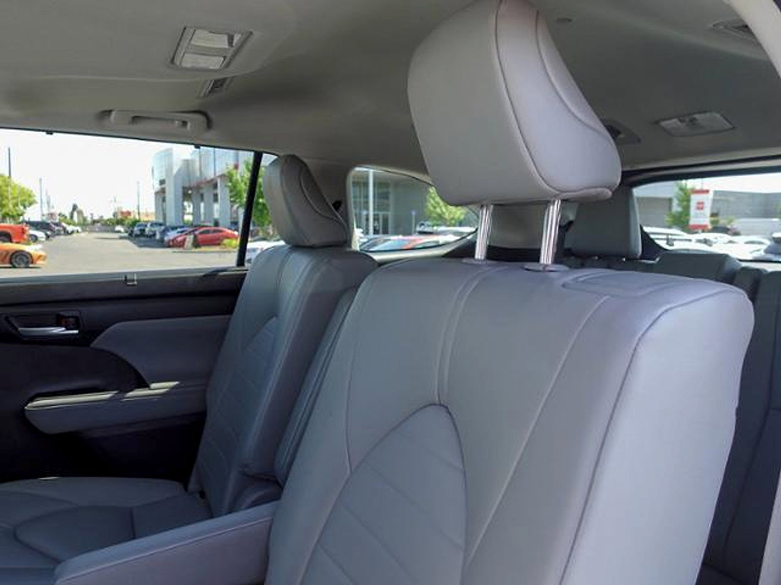 Used 2023 Toyota Highlander XLE FWD image 11