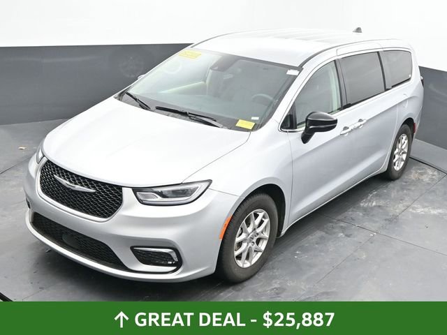 Used 2024 Chrysler Pacifica Touring-L image 41