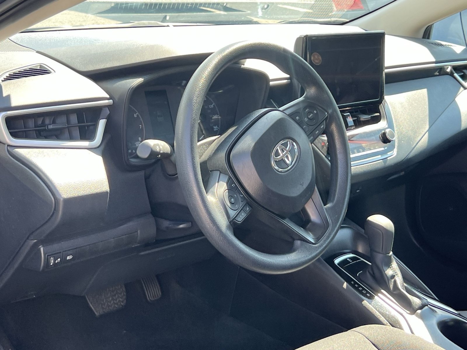 Used 2025 Toyota Corolla LE FWD image 14