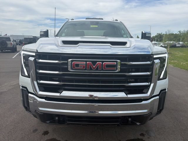Used 2024 GMC Sierra 3500 SLT w/ SLT Convenience Package AWD/4WD image 3