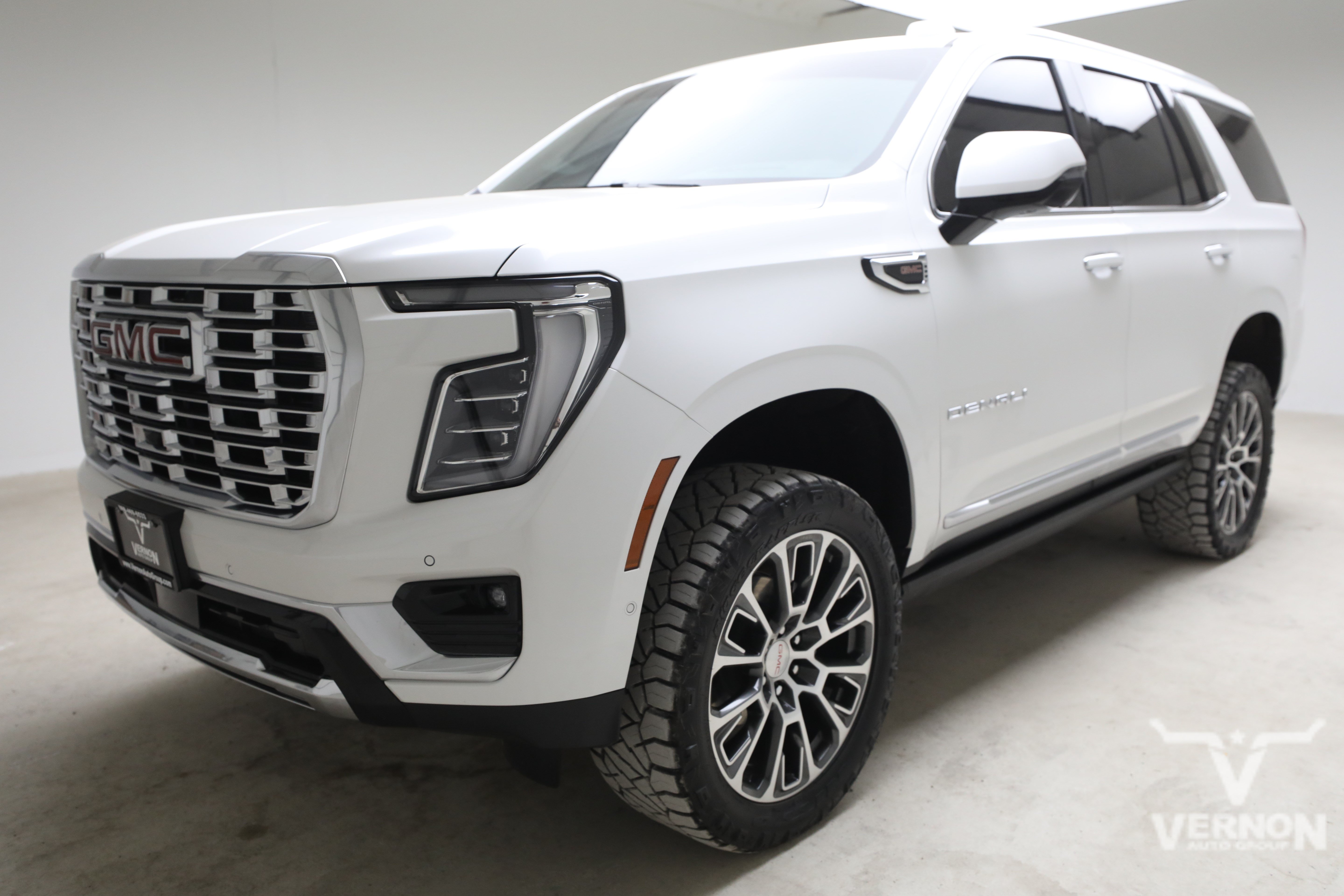 Used 2025 GMC Yukon Denali w/ Sun & Power Step Package AWD/4WD image 1