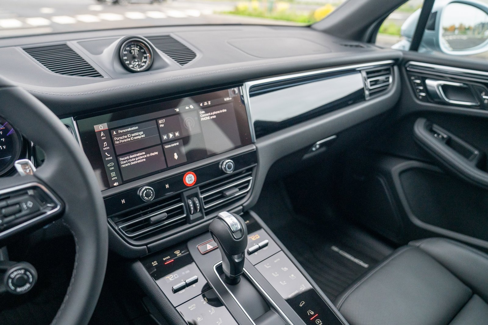 Certified 2026 Porsche Macan AWD/4WD image 15