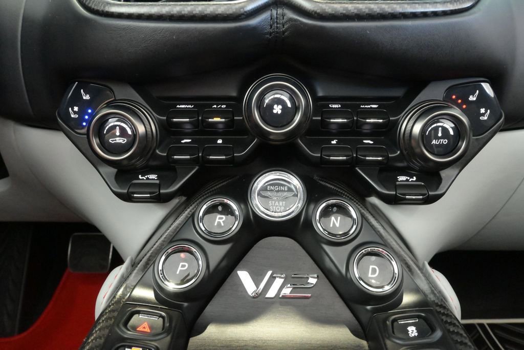Used 2023 Aston Martin V12 Vantage Roadster RWD image 45