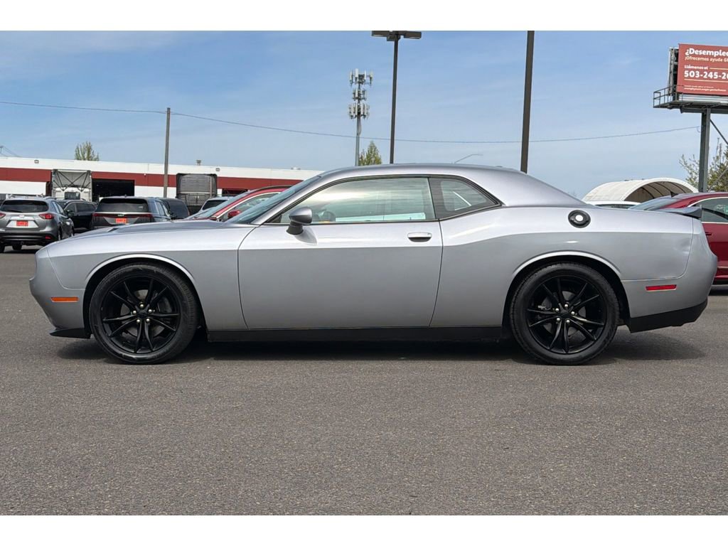 Used 2016 Dodge Challenger SXT w/ Blacktop Package RWD image 9