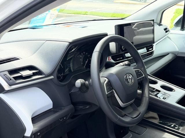 Certified 2026 Toyota Sienna XLE FWD image 12