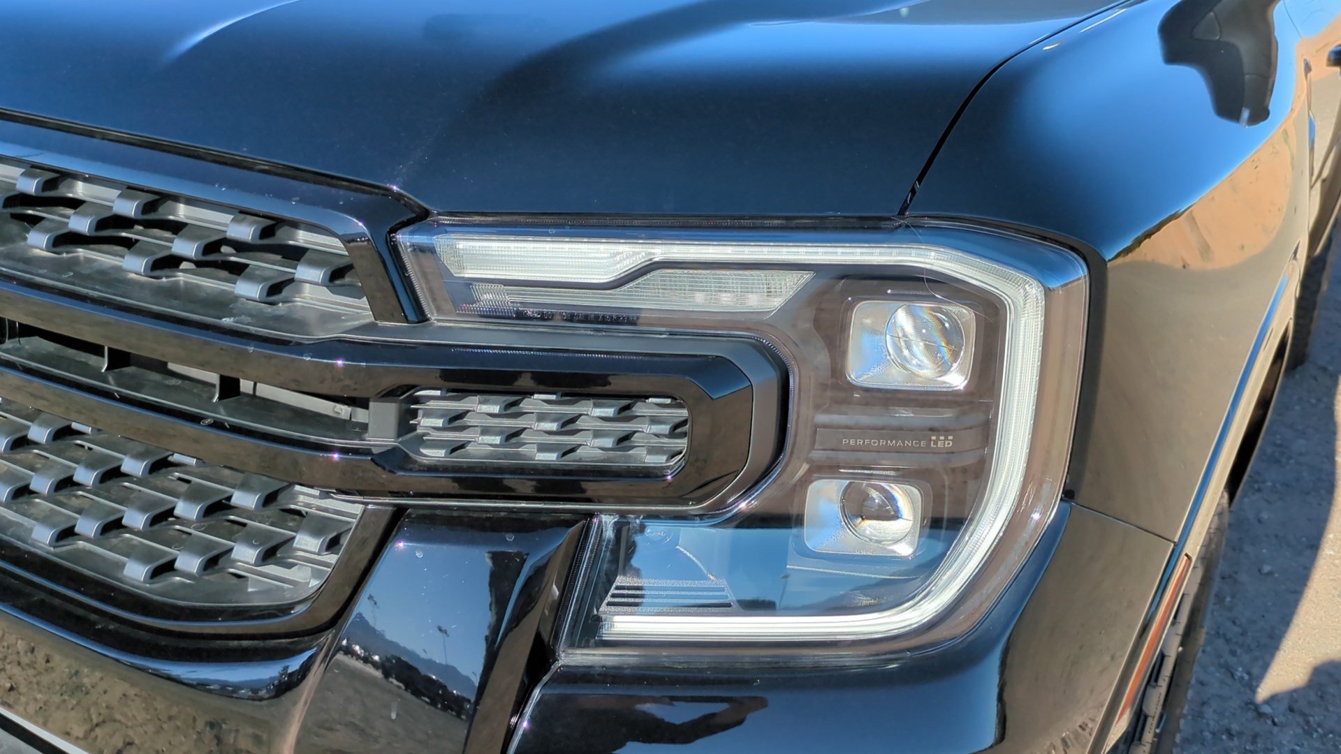 Used 2025 Ford Ranger Lariat w/ Black Appearance Package image 10