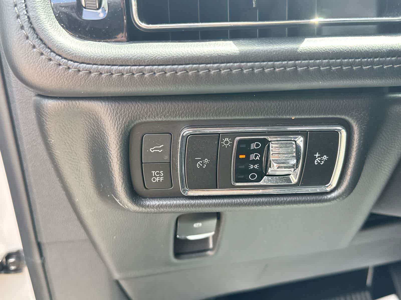 Used 2023 Lincoln Nautilus Reserve AWD/4WD image 17
