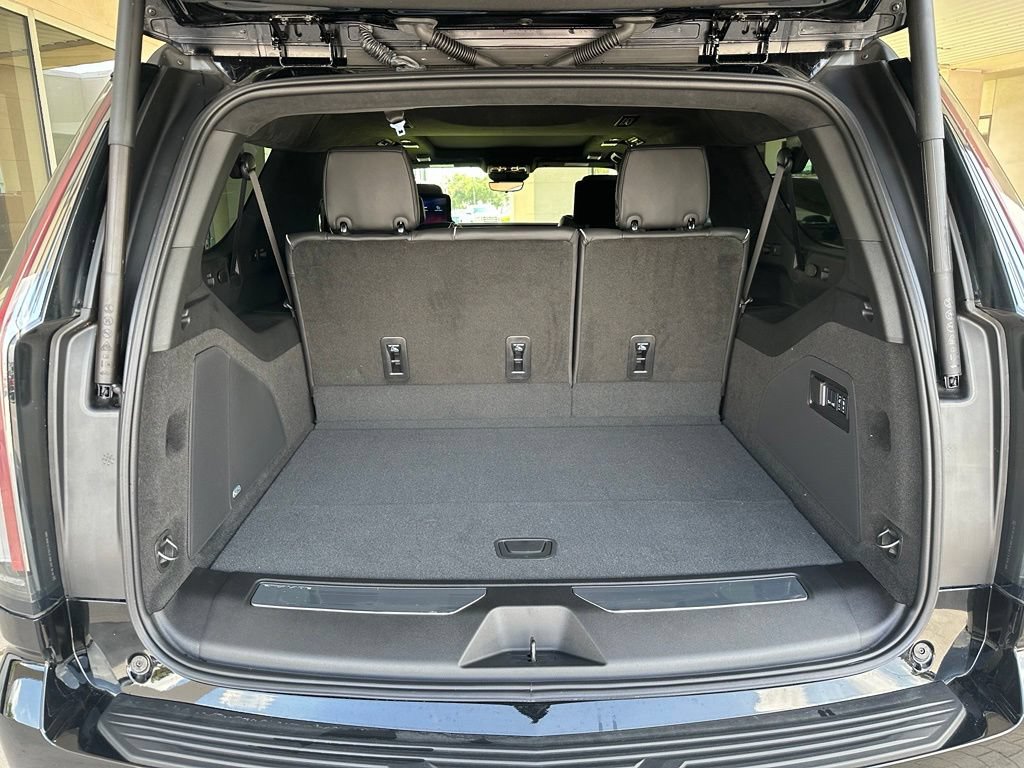 Used 2026 Cadillac Escalade ESV V w/ LPO, ONYX Package AWD/4WD image 29
