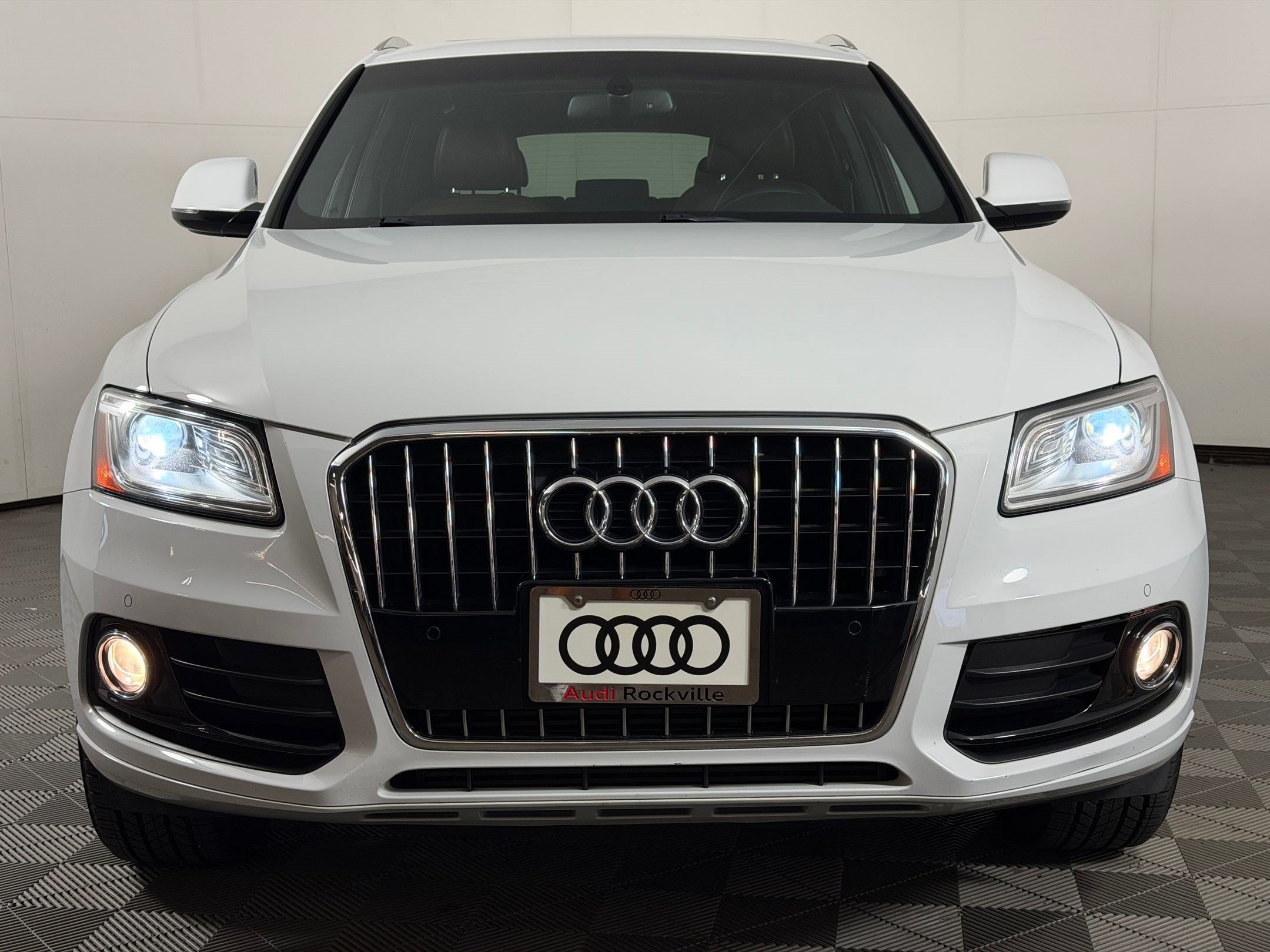 Used 2016 Audi Q5 2.0T Premium Plus w/ Technology Package AWD/4WD image 6